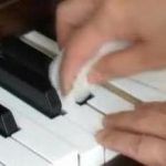 how to clean piano key